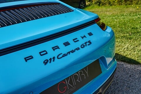 Porsche 911 CARRERA GTS 23