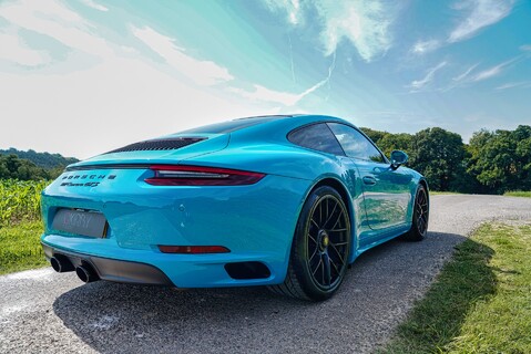 Porsche 911 CARRERA GTS 25