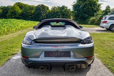 Porsche 718 SPYDER RS PDK 16