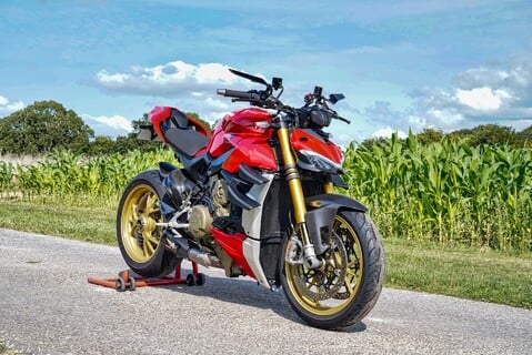 Ducati Streetfighter V4S 2