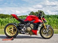 Ducati Streetfighter V4S 4