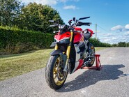 Ducati Streetfighter V4S 7