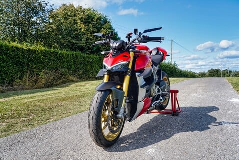 Ducati Streetfighter V4S 7