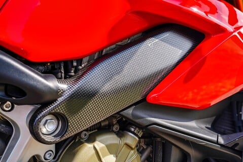 Ducati Streetfighter V4S 23