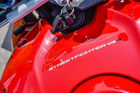 Ducati Streetfighter V4S 25