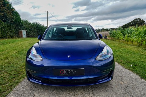 Tesla Model 3 PERFORMANCE 17