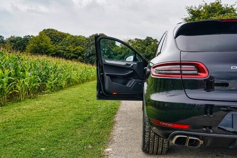 Porsche Macan TURBO PDK 7