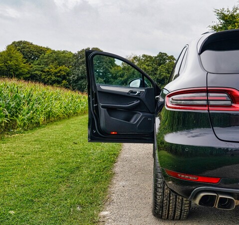 Porsche Macan TURBO PDK 1