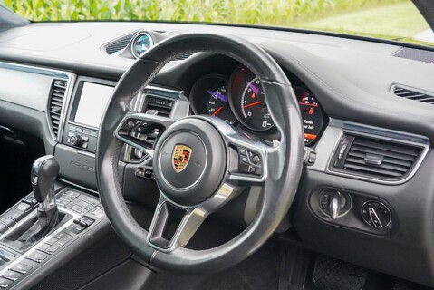 Porsche Macan TURBO PDK 12