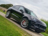 Porsche Macan TURBO PDK 19