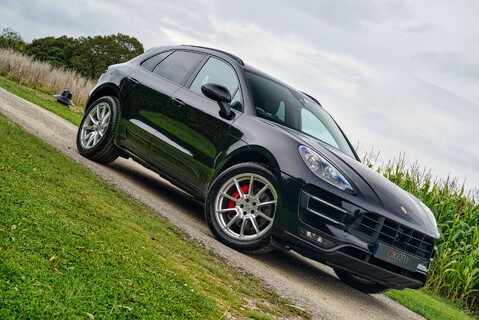 Porsche Macan TURBO PDK 19