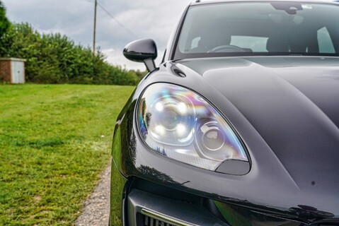 Porsche Macan TURBO PDK 21