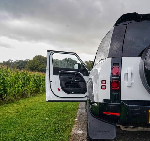 Land Rover Defender 3.0D S Urban WideTrack 1