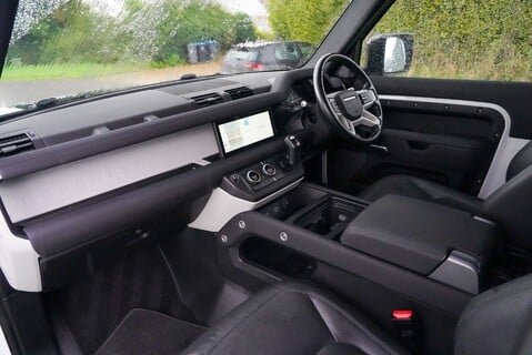 Land Rover Defender 3.0D S Urban WideTrack 8