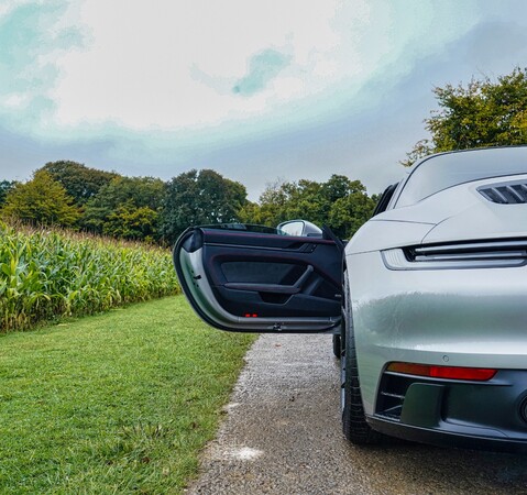 Porsche 911 TARGA 4 GTS PDK 1