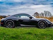 Porsche 718 CAYMAN GT4 PDK 3