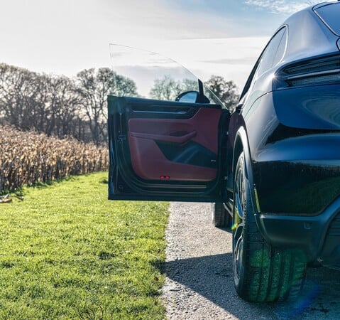 Porsche Macan 4 Electric 1