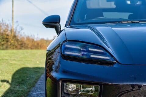 Porsche Macan 4 Electric 18