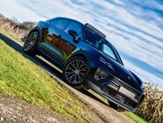 Porsche Macan 4 Electric 19