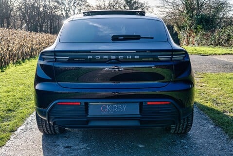 Porsche Macan 4 Electric 22