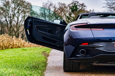 Aston Martin DB11 V8 VOLANTE 7