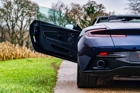 Aston Martin DB11 V8 VOLANTE 9