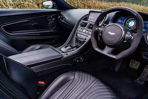 Aston Martin DB11 V8 VOLANTE 10