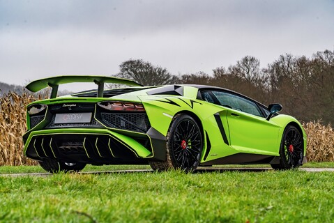 Lamborghini Aventador V12 4