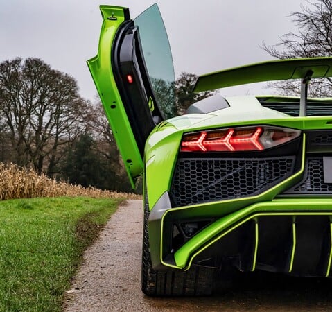 Lamborghini Aventador V12 1