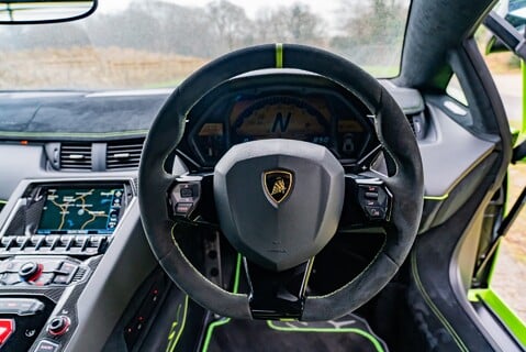 Lamborghini Aventador V12 11