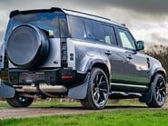 Land Rover Defender D300 SE Obsidian 4