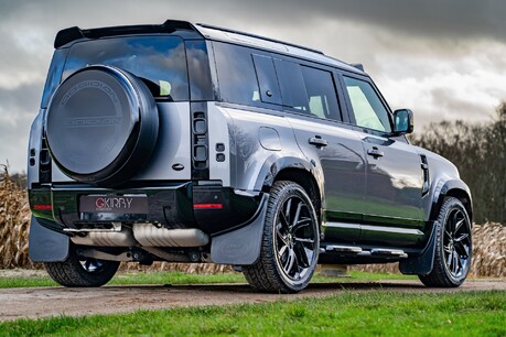 Land Rover Defender D300 SE Obsidian