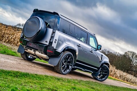 Land Rover Defender D300 SE Obsidian 20