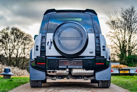 Land Rover Defender D300 SE Obsidian 23