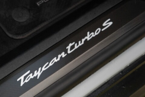 Porsche Taycan TURBO S 15