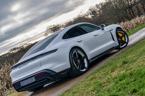 Porsche Taycan TURBO S 20