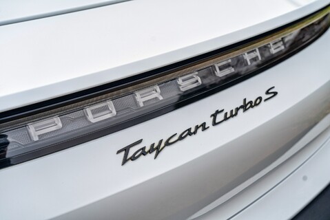 Porsche Taycan TURBO S 25