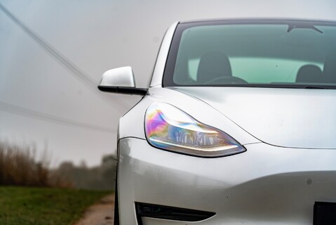 Tesla Model 3 PERFORMANCE 16