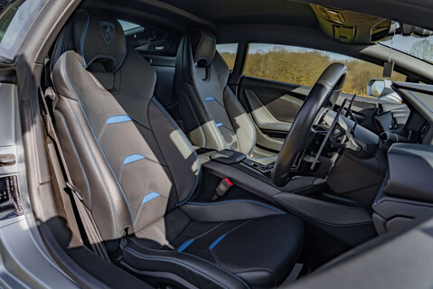 Lamborghini Huracan LP640-4 EVO Coupe 11