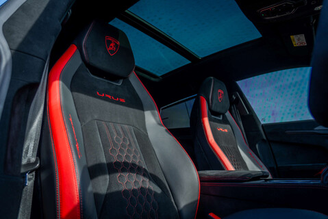 Lamborghini Urus PERFORMANTE 9