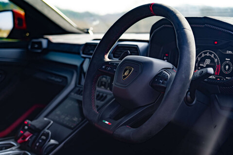 Lamborghini Urus PERFORMANTE 11
