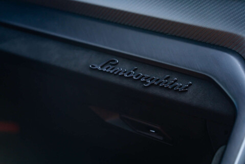 Lamborghini Urus PERFORMANTE 13