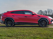 Lamborghini Urus PERFORMANTE 3