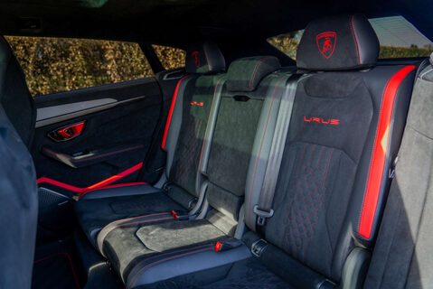 Lamborghini Urus PERFORMANTE 32