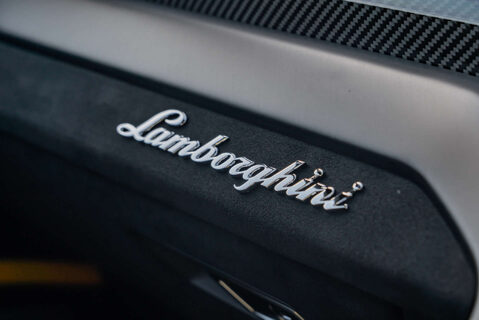 Lamborghini Urus V8 PERFORMANTE AUTO 25