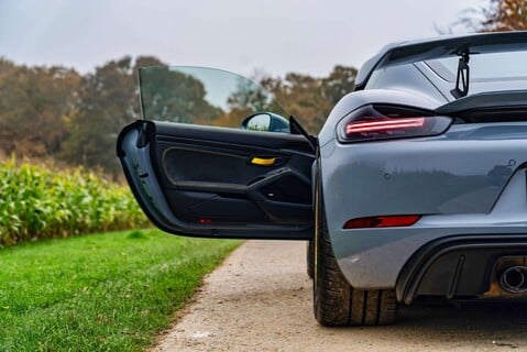 Porsche 718 GT4 PDK 7