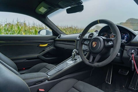 Porsche 718 GT4 PDK 9