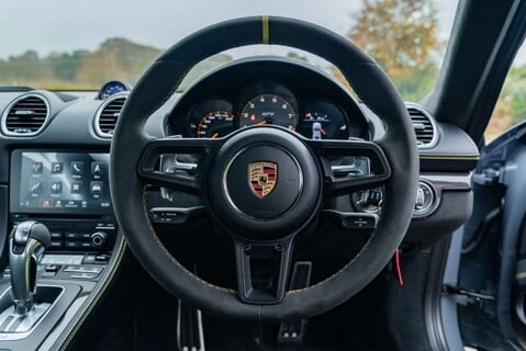 Porsche 718 GT4 PDK 11