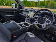 Land Rover Defender D250 X-Dynamic HSE Hard Top Obsidian 10