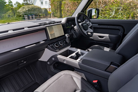 Land Rover Defender 3.0 D250 X-Dynamic HSE Hard Top 8